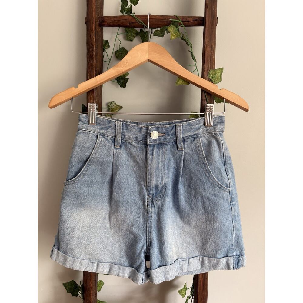 YMI Dream Mom Shorts High Rise Light Wash Denim Cuffed 5-Pocket Size 1/25